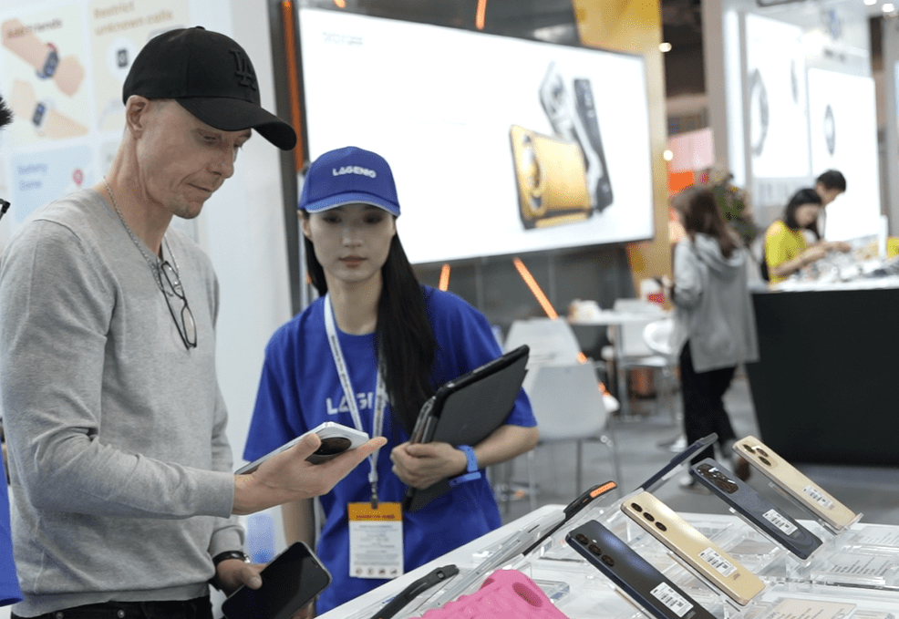 lagenio smatphone user 2025
